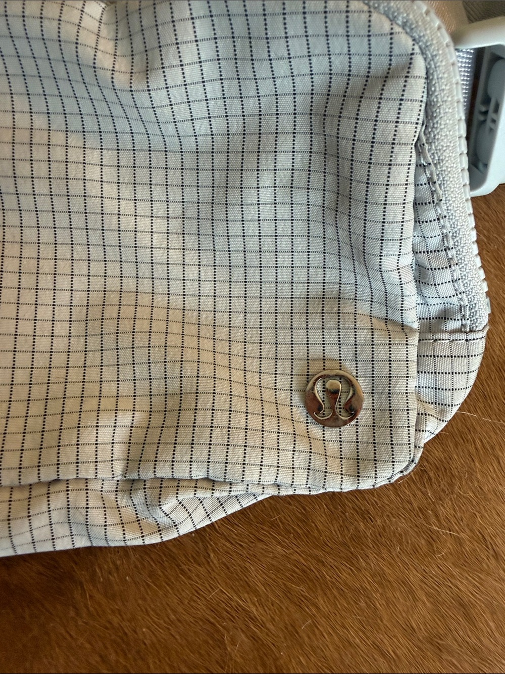 Lululemon Everywhere Belt Bag 1l Volume (7.5”X2”X5”) Seal Grey Seal/Ggre 83265 View 3